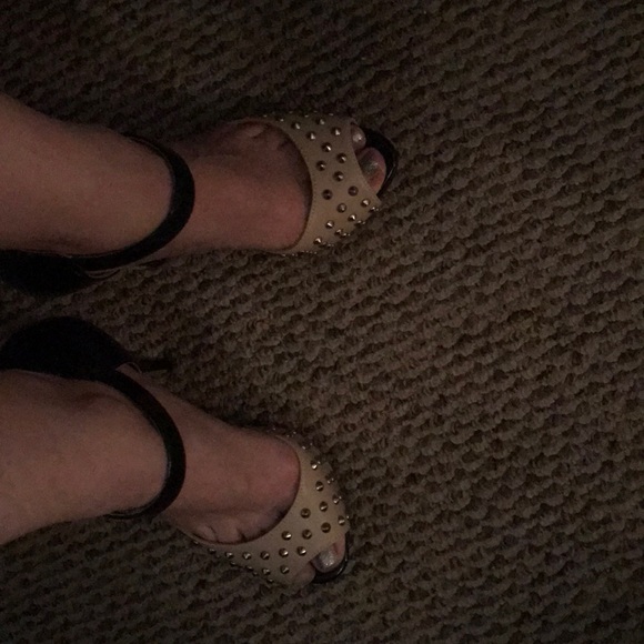 Heels - Picture 2 of 5